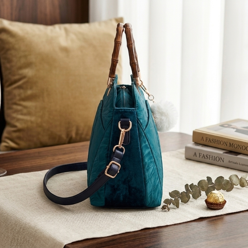 Quilted shoulder bag bamboo handle