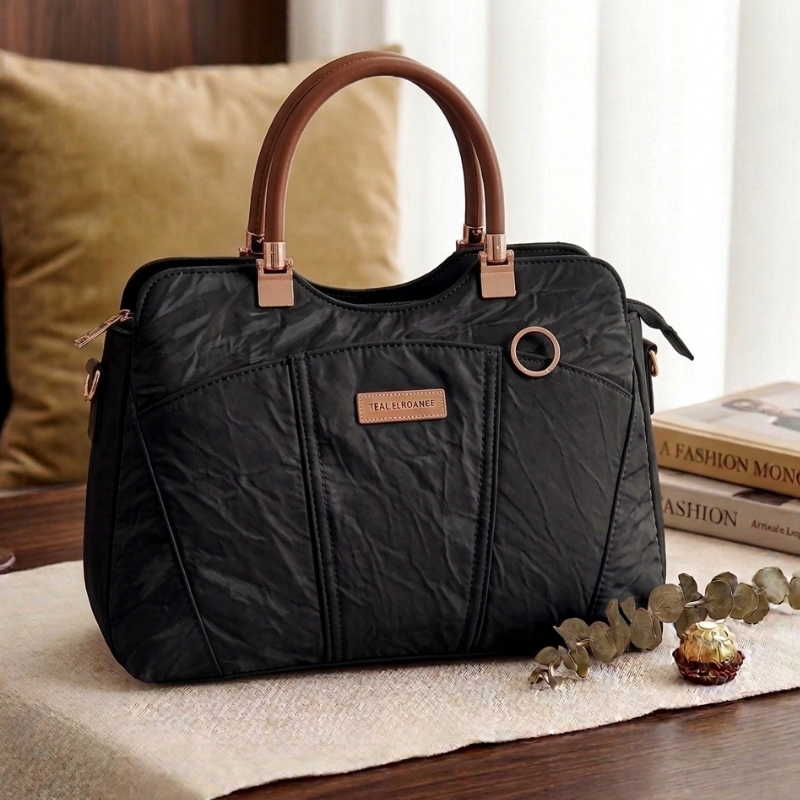 Quilted shoulder bag in black