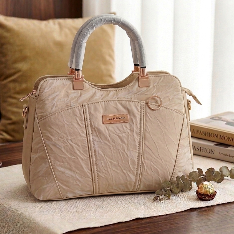 Quilted shoulder bag in beige