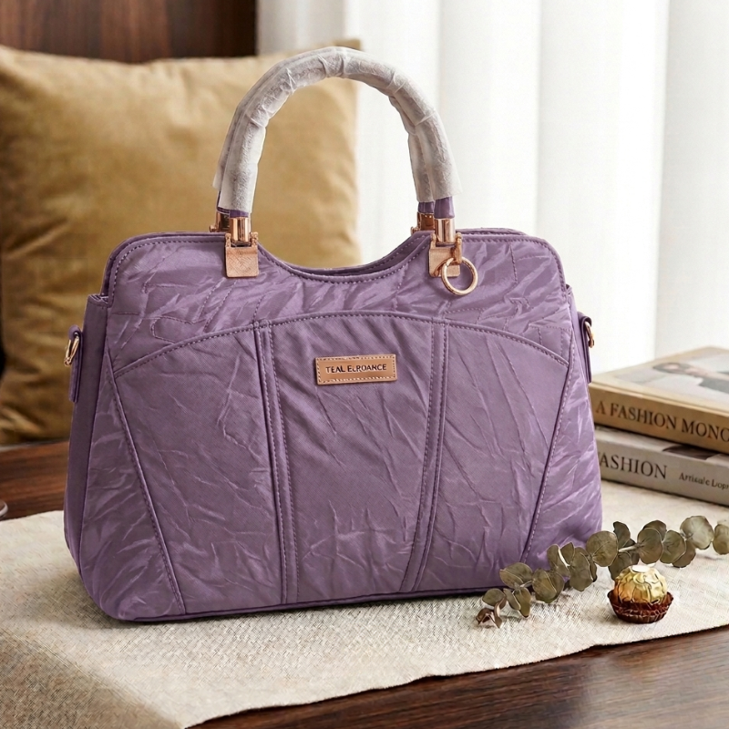 Quilted shoulder bag in light purple