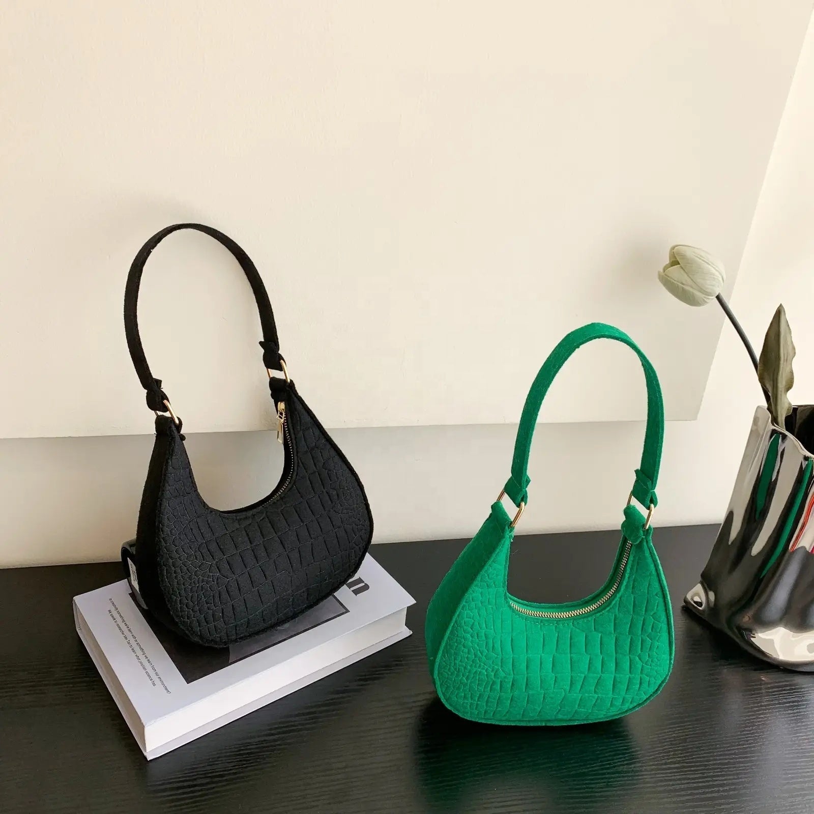 Mooc shape handbag interior