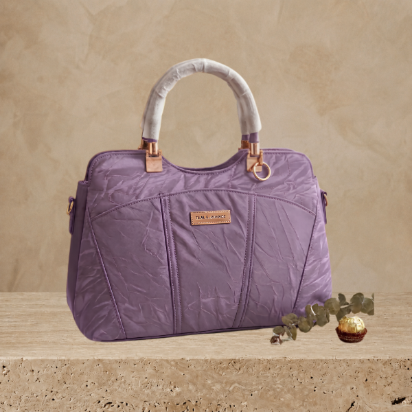 Quilted shoulder bag detail