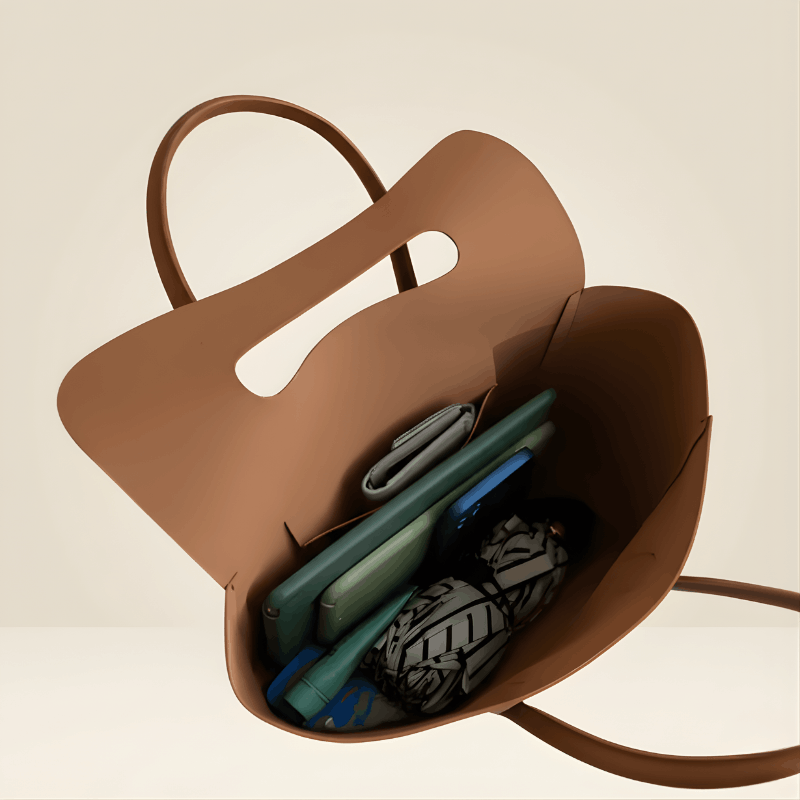 Tan shoulder bag detail